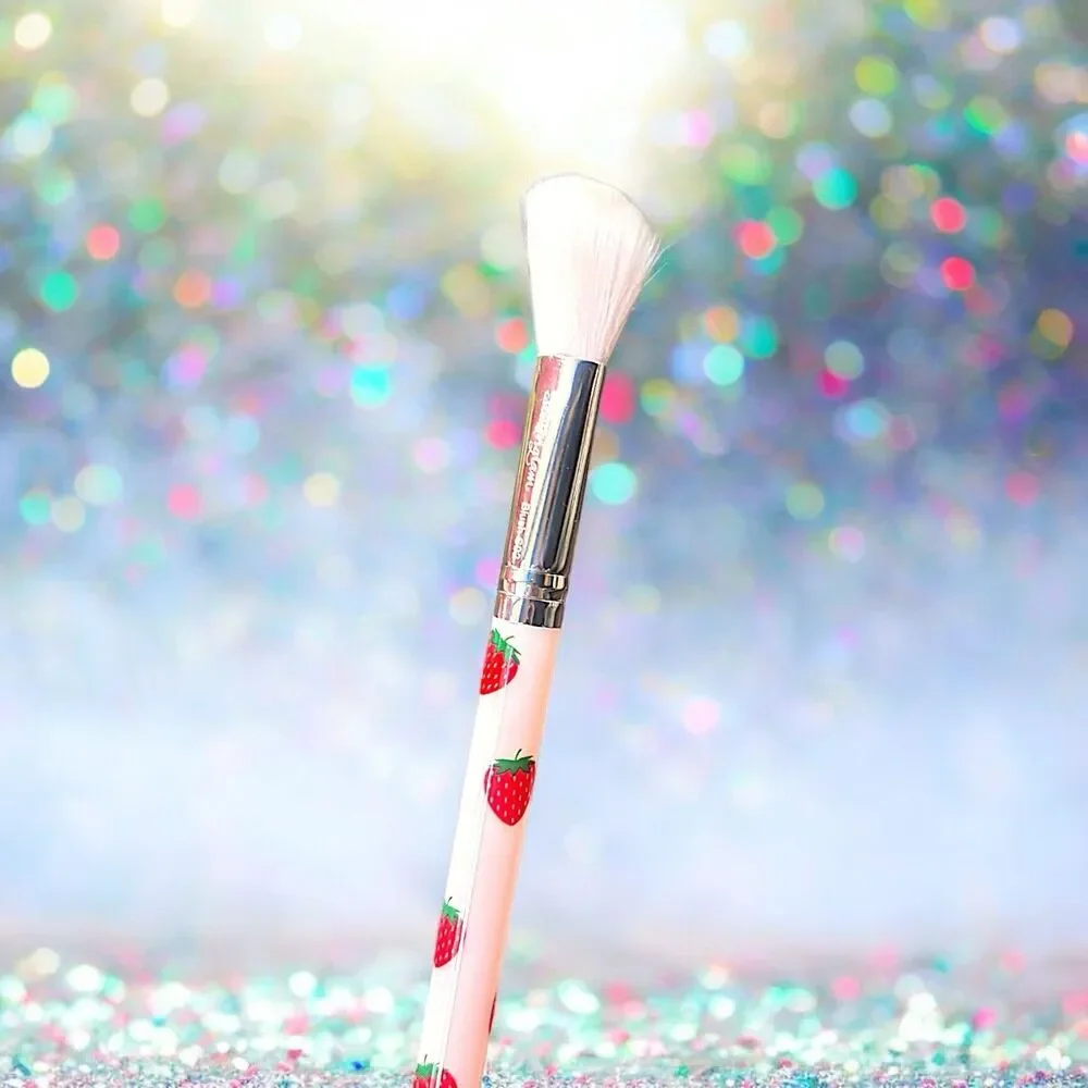 SLMISSGLAM Strawberry Blusher & Contour Brush NEW IN PACKAGE MSRP $28